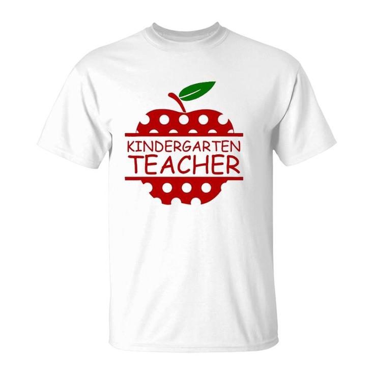 Kindergarten Teacher Teaching Lover Apple T-Shirt