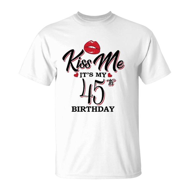 Kiss Me It's My 45Th Birthday 1976 Birthday  For Woman Wife T-Shirt