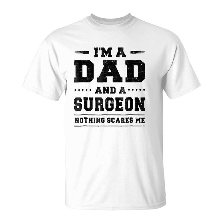 Mens I'm A Dad And A Surgeon Nothing Scares Me T-Shirt