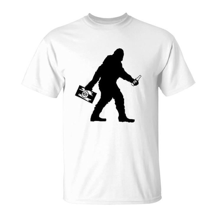 Sasquatch Bigfoot With Beer Funny T-Shirt