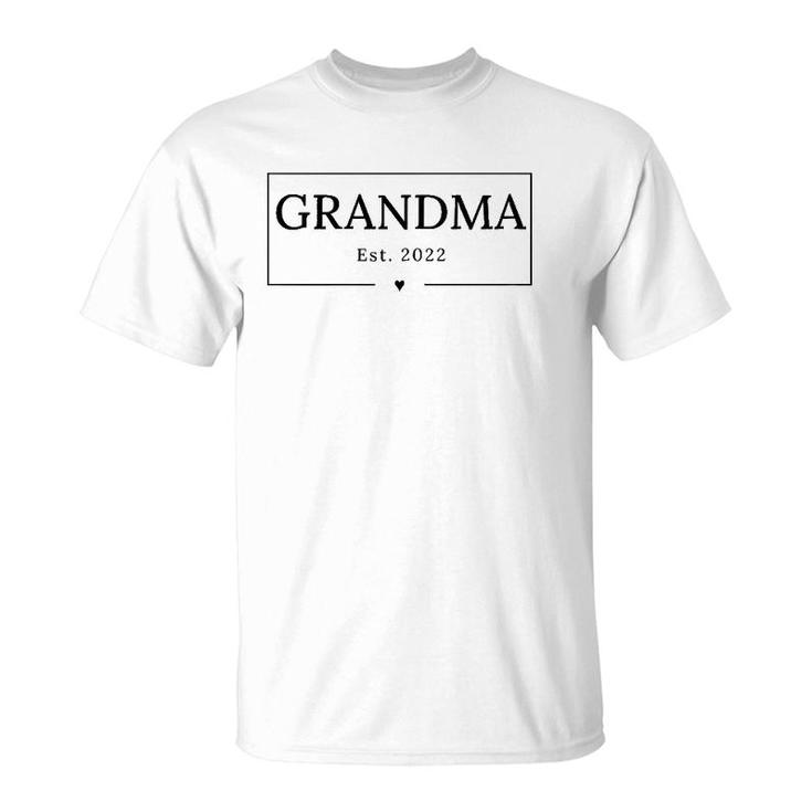 Womens Grandparents Grandma To Be Est 2022 And Future Grandmother T-Shirt